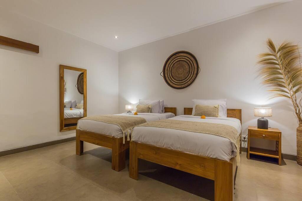Lima - 5 Bdrs, Bbq, Living With Ac And Private Pool Villa *